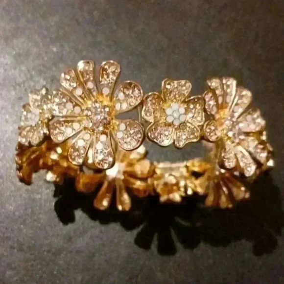 Rhinestone Flower bracelet - Picture 1 of 3